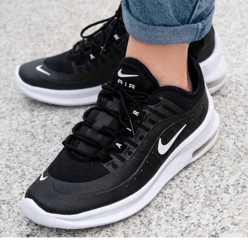 Nike Air Max Axis GS Black and White tennis shoes sizing:7Y=7 mens women’s 8-8.5